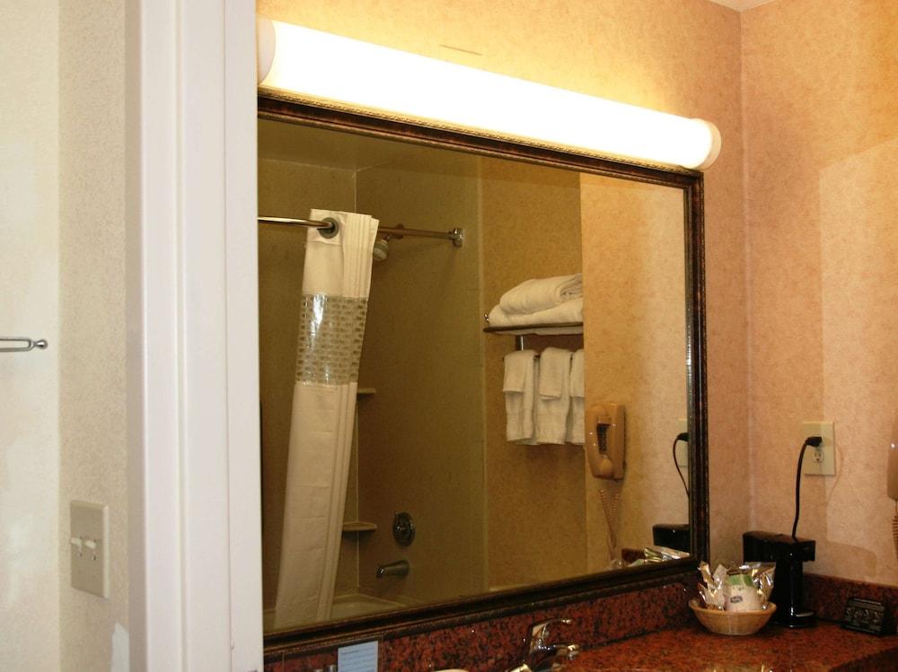 Hampton Inn Кантон Екстериор снимка