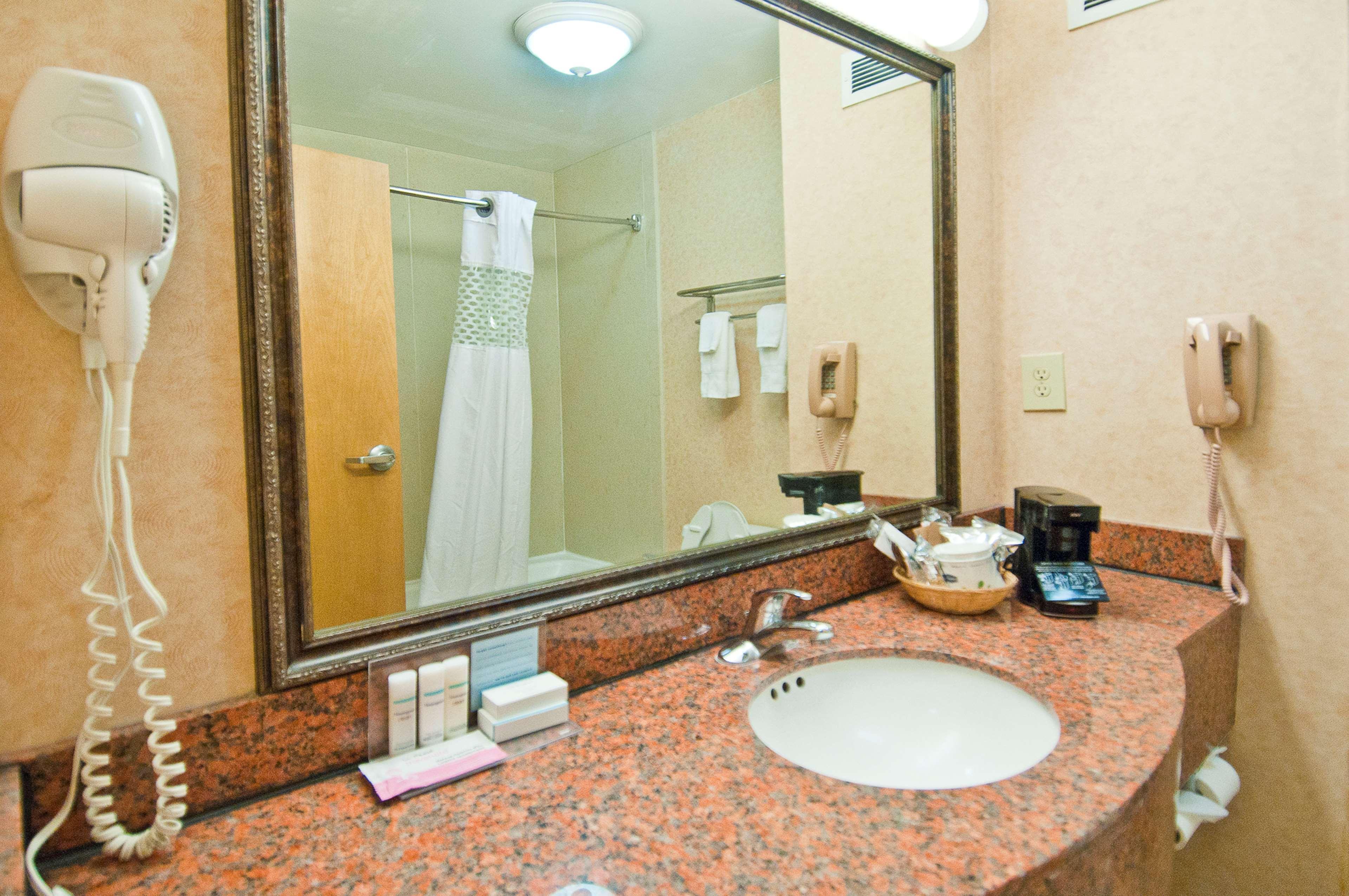 Hampton Inn Кантон Екстериор снимка