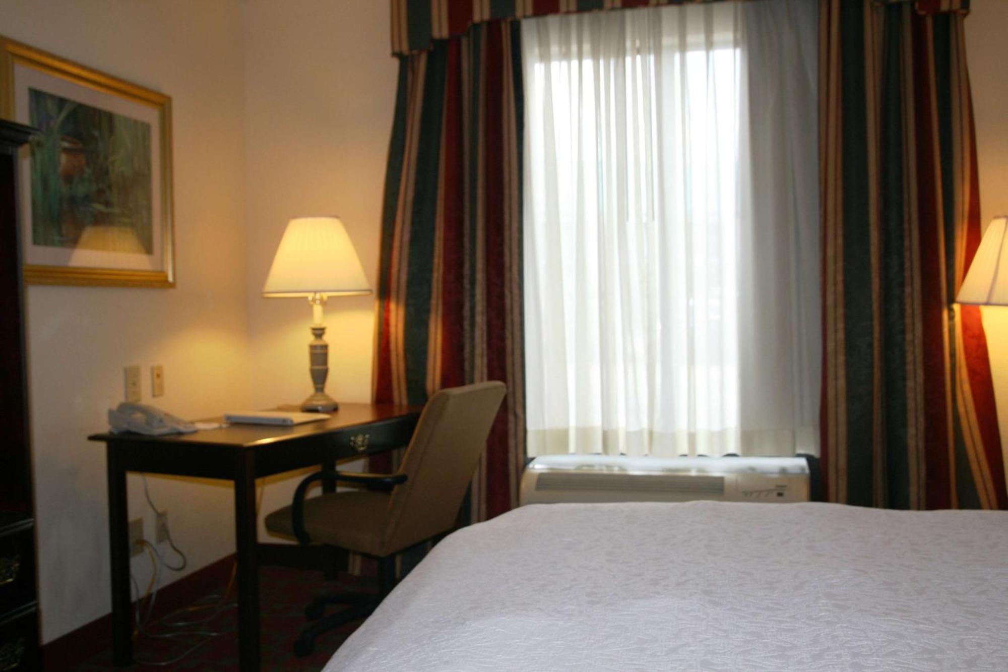 Hampton Inn Кантон Екстериор снимка